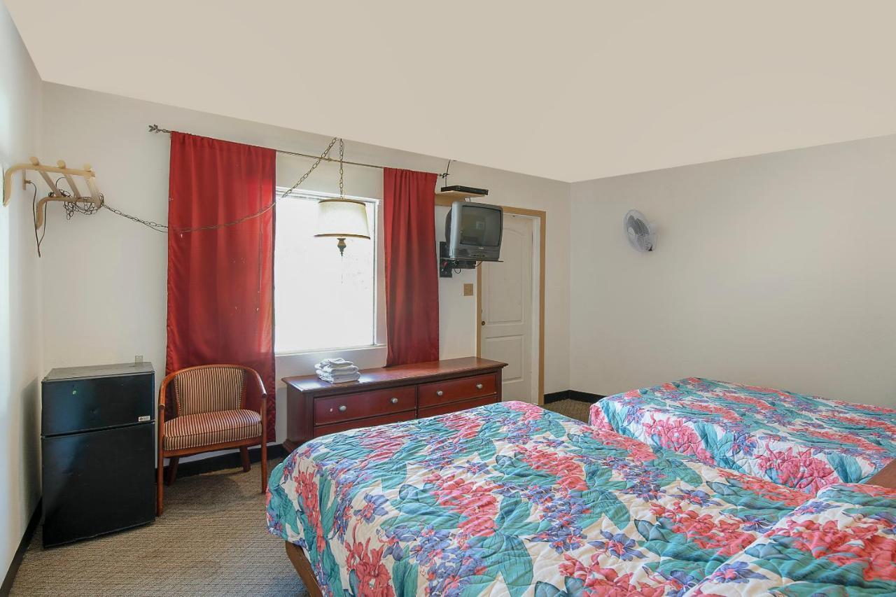 Hotel O Near Fanning Springs State Park Us Hwy 98 Old Town Екстер'єр фото