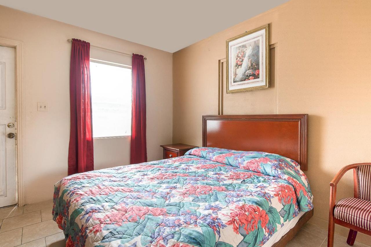 Hotel O Near Fanning Springs State Park Us Hwy 98 Old Town Екстер'єр фото